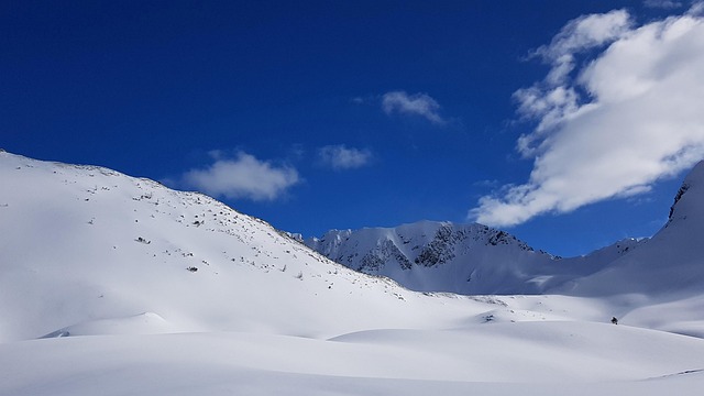 Fra fly til sne: Sådan gør du skiferien nemmere med lufttransport